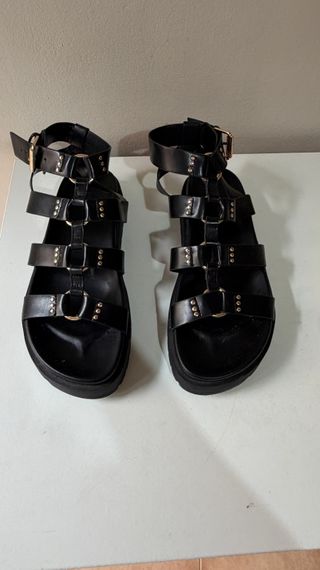 Sandalias negras de plataforma estilo gladiador co
