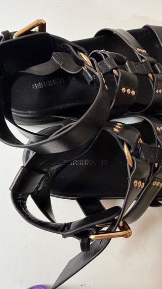 Sandalias negras de plataforma estilo gladiador co