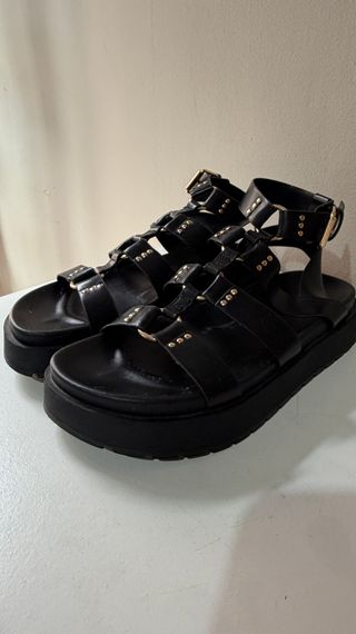 Sandalias negras de plataforma estilo gladiador co