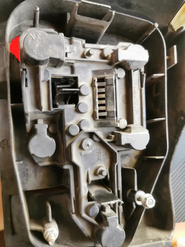 Faro Trasero Derecho Ibiza 6K GT + porta-lámparas.