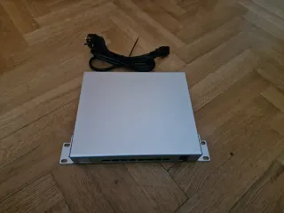 Switch 8 puertos PoE 150W  2 UNIDADES