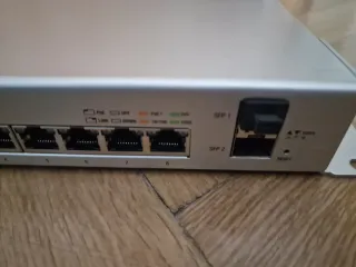 Switch 8 puertos PoE 150W  2 UNIDADES