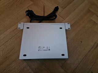 Switch 8 puertos PoE 150W  2 UNIDADES