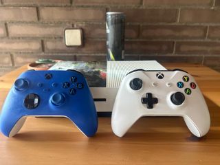 Xbox One S Blanca y Azul