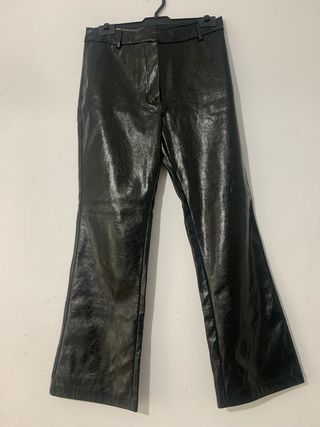 Pantalón efecto cuero negro