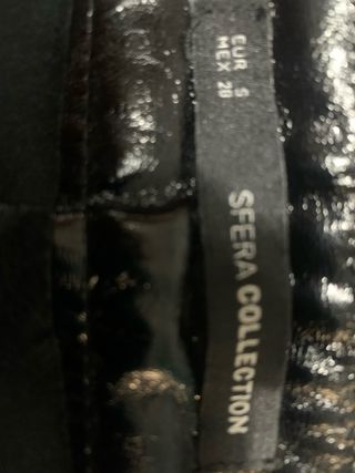 Pantalón efecto cuero negro