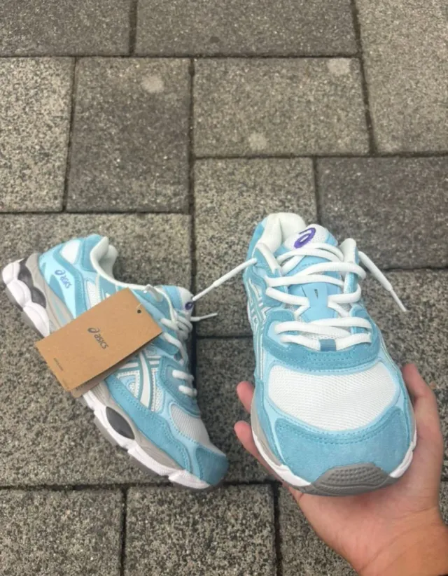 Asics Gel Azules y Blancas Talla 42