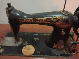 Máquina de coser Singer con mueble