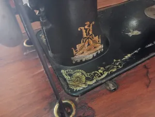 Máquina de coser Singer con mueble