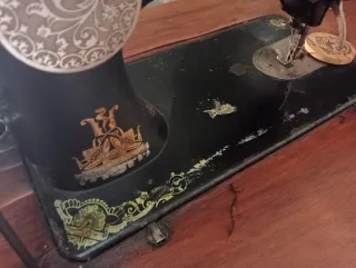 Máquina de coser Singer con mueble