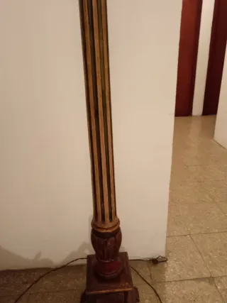 Lámpara de pie de madera y tela