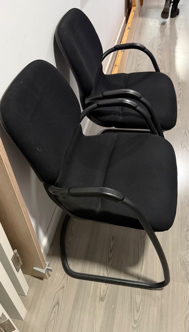 Sillas de oficina negras (2 unidades)