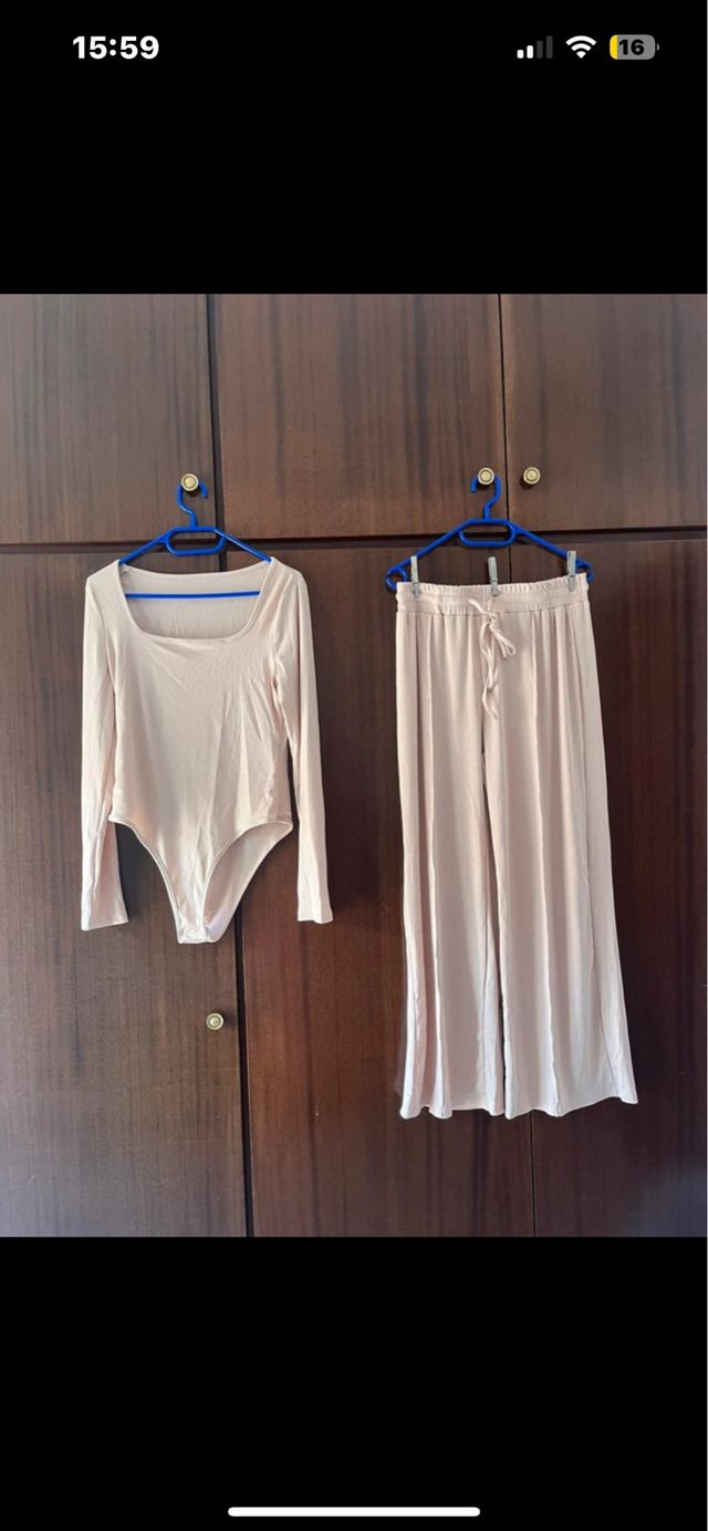 Conjunto Shein beige body y pantalón palazzo