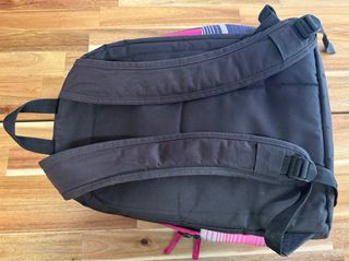 Mochila Billabong Negra y Rosa Rayas