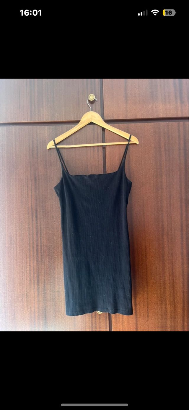 Vestido Bershka negro tirantes