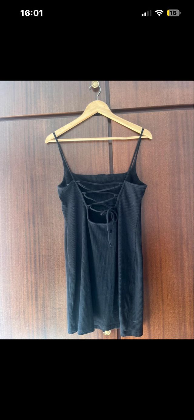 Vestido Bershka negro tirantes