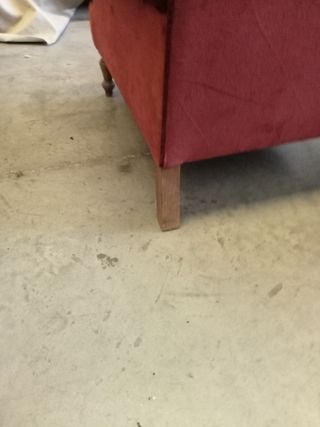 Sillón de terciopelo granate