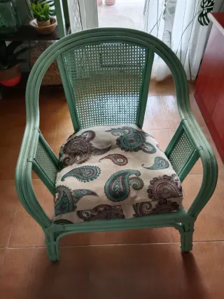 Sillón de caña y mimbre verde