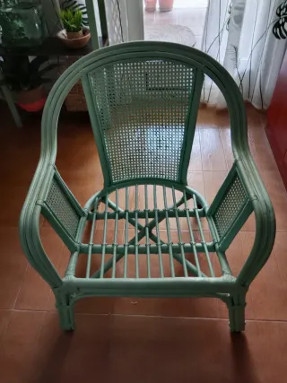 Sillón de caña y mimbre verde