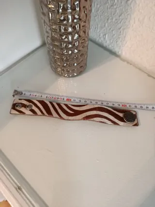 Pulsera cimarrón marrón y blanca