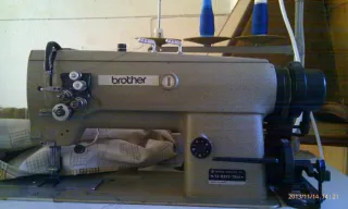 Máquina de coser industrial Brother LT2-B832-705A