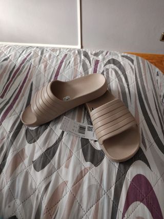 Chanclas Adidas Beige