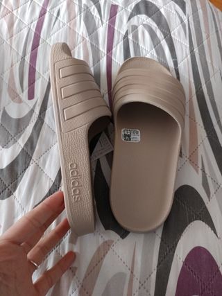 Chanclas Adidas Beige