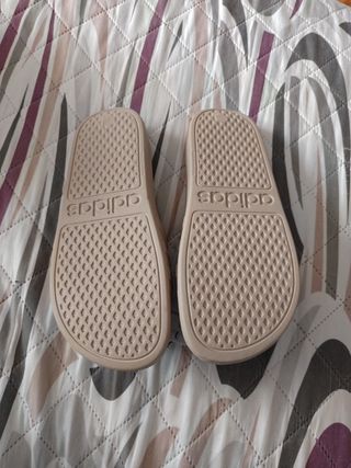 Chanclas Adidas Beige