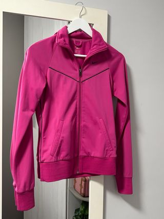 Chaqueta deportiva Nike rosa
