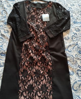 Vestido negro con encaje y lentejuelas