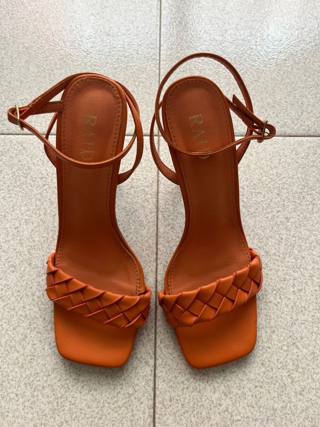 Sandalias trenzadas naranjas tacón RAID, talla 39