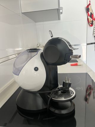 Cafetera Dolce Gusto Negra y Blanca