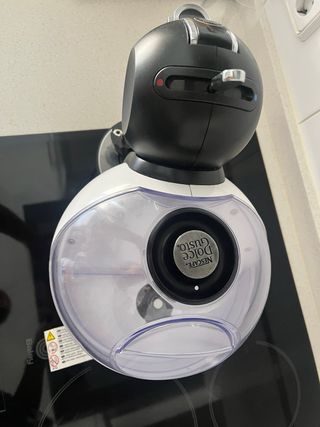 Cafetera Dolce Gusto Negra y Blanca