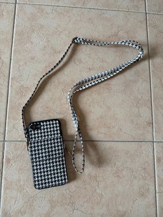 Cover iPhone con tasca e laccio