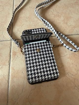 Cover iPhone con tasca e laccio