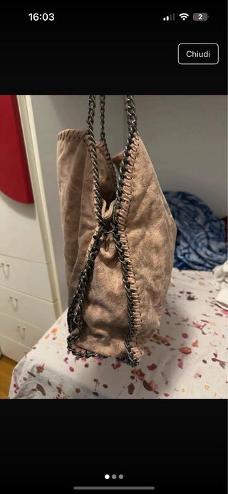 Borsa rosa in camoscio con catena