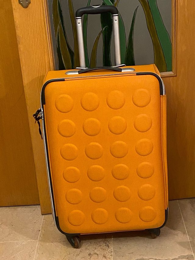 Maleta mediana naranja 4 ruedas
