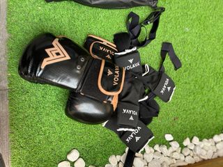 Saco de boxeo Volava+ guantes de 12 OZ.