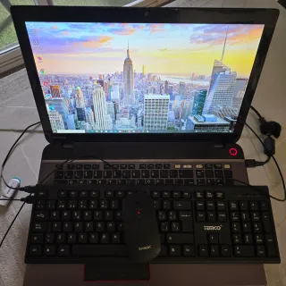 Portátil Toshiba Qosmio Negro/Rojo.