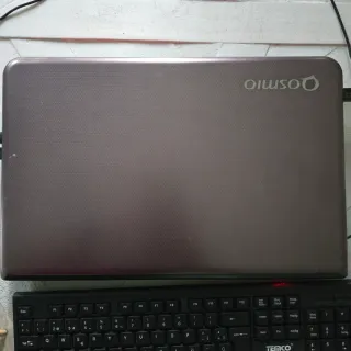 Portátil Toshiba Qosmio Negro/Rojo.