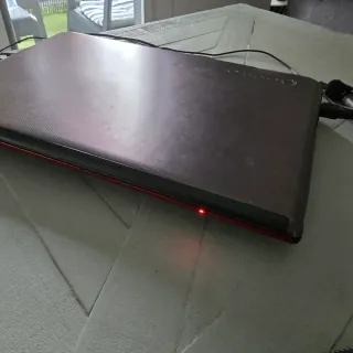 Portátil Toshiba Qosmio Negro/Rojo.