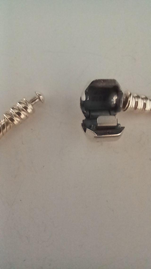 Pulsera Pandora y dos cadenas