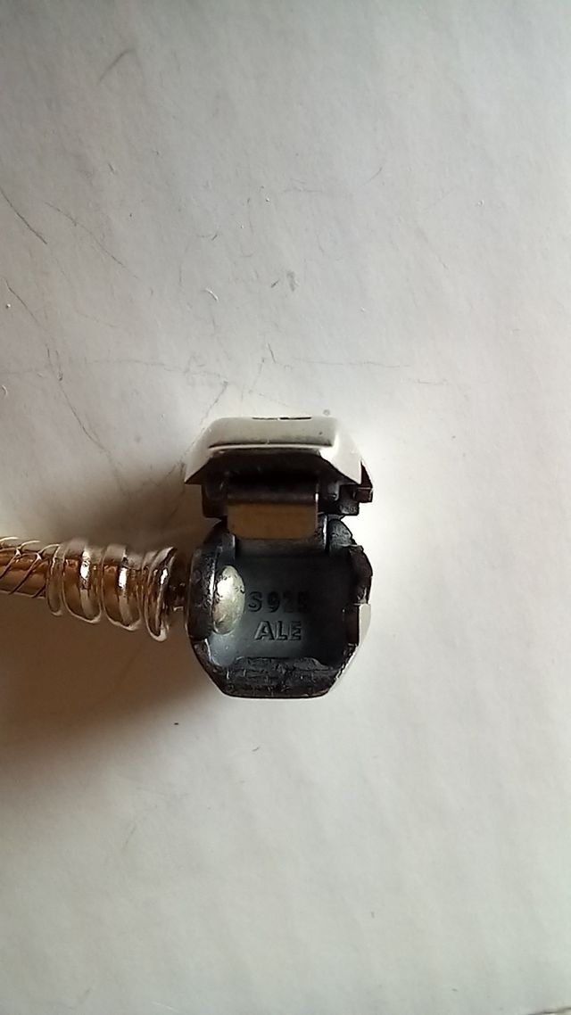 Pulsera Pandora y dos cadenas