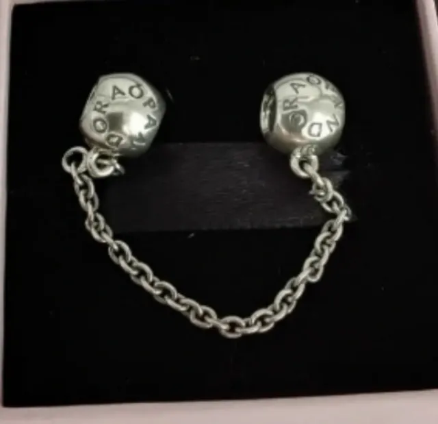 Pulsera Pandora y dos cadenas