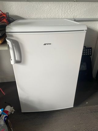 Nevera Smeg Blanca Pequeña 57x84x55