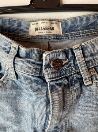 Pantalón vaquero desgastado