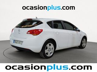 Opel Astra 1.6 Selective 85 kW (115 CV)