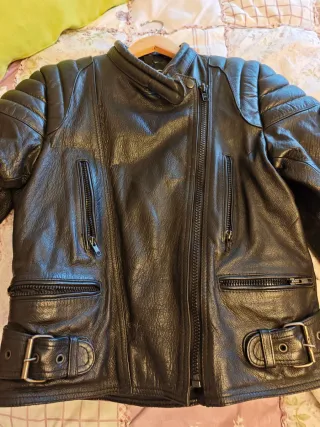Cazadora de cuero motera mujer 