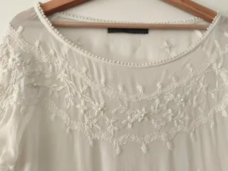 Blusa Zara bordada artesanal cuello barco