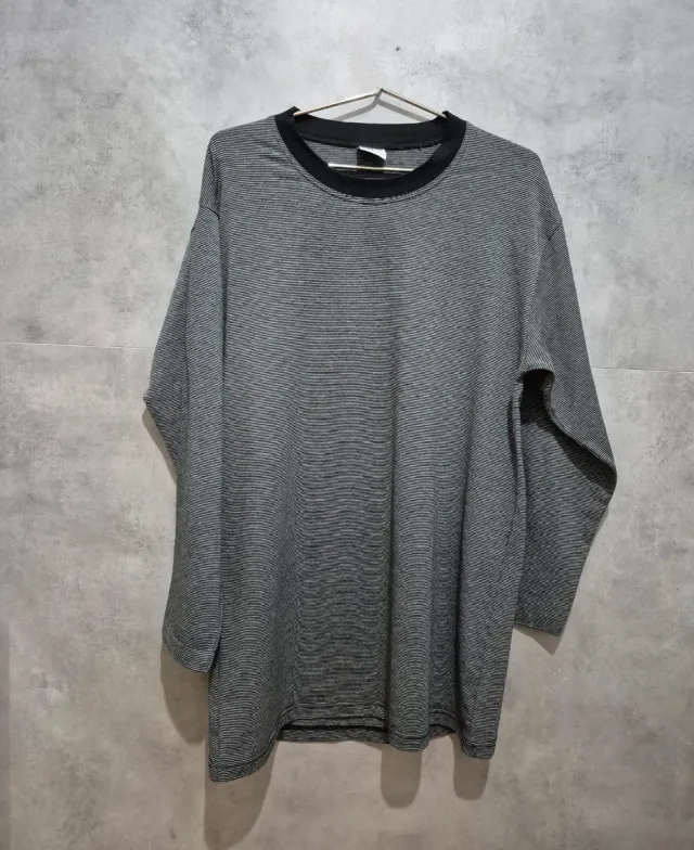 Camiseta Impetus de rayas grises y negras